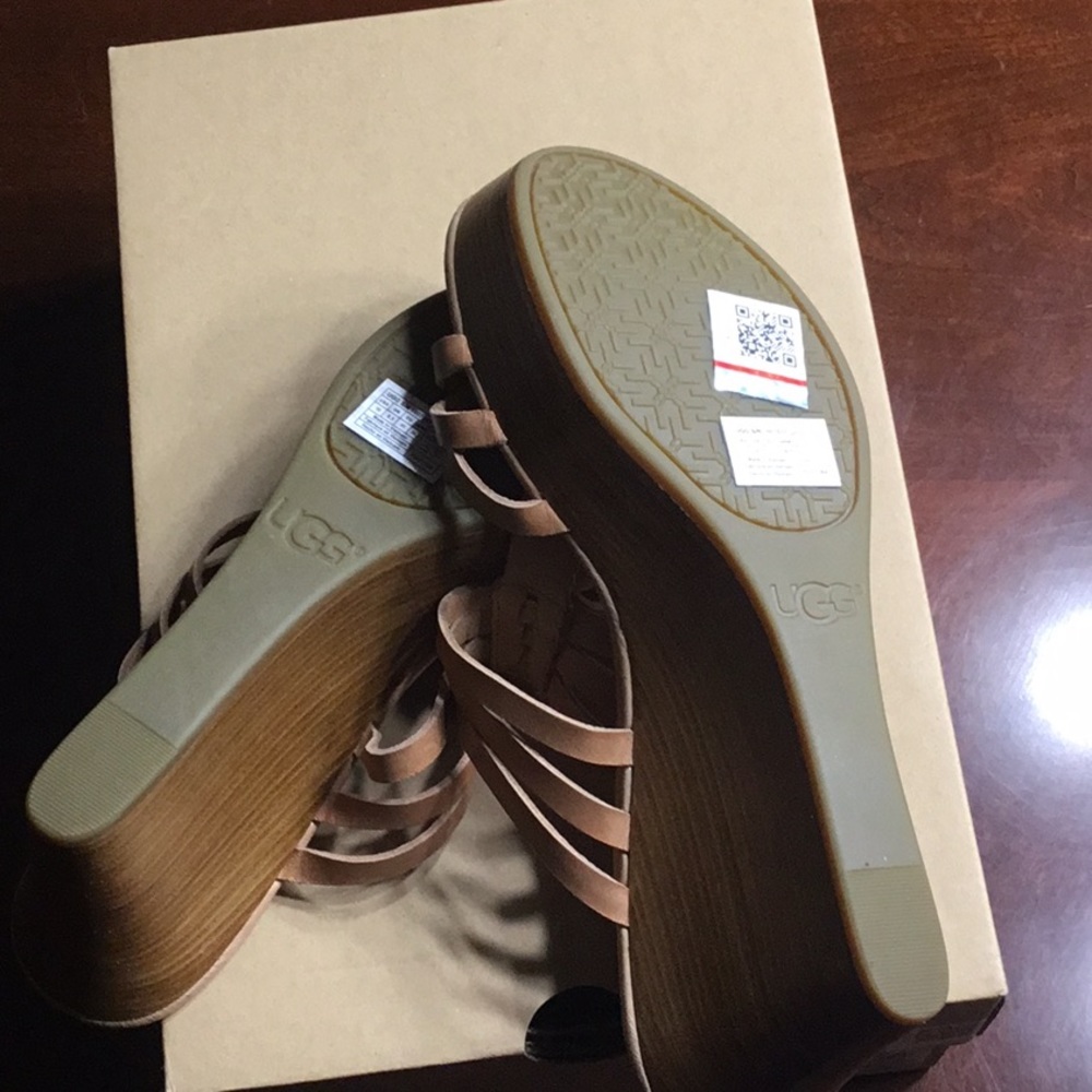 🔥NWT💥UGG tan wedge sandals - Picture 6 of 6